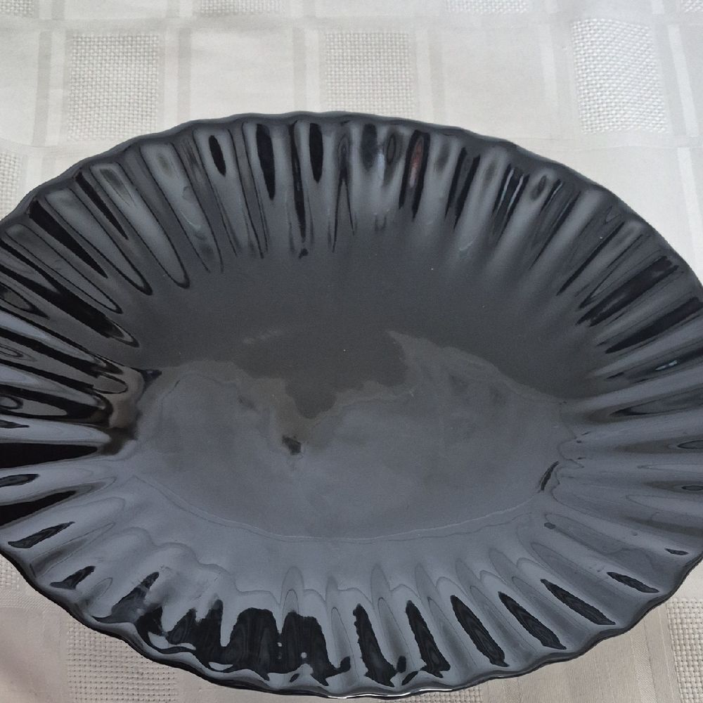 Elegant Black Serveware Bowl - Picture 9 of 16